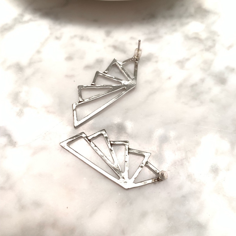 NIB Silver Tone Geometric Earrings - Picture 3 of 4